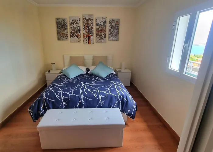 Near Levadas And Pico Ruivo, Madeira Getaway With Terrace Views Dom wakacyjny Santana (Madeira)