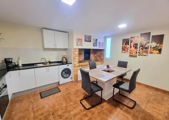 Near Levadas And Pico Ruivo, Madeira Getaway With Terrace Views Dom wakacyjny Santana (Madeira)