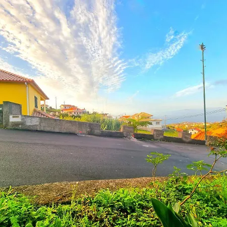 Σπίτι διακοπών Escape With Terrace Views, Near Levadas And Pico Ruivo Santana (Madeira)