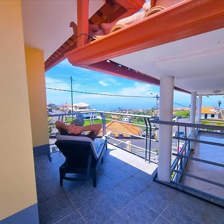 Σπίτι διακοπών Escape With Terrace Views, Near Levadas And Pico Ruivo Santana (Madeira)