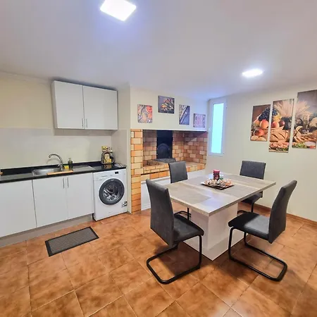 Escape With Terrace Views, Near Levadas And Pico Ruivo Vakantiehuis Santana (Madeira)