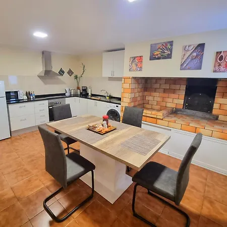 Σπίτι διακοπών Escape With Terrace Views, Near Levadas And Pico Ruivo Santana (Madeira)