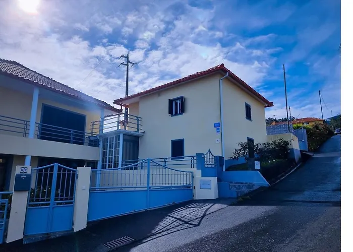 Дом отдыха Near Levadas And Pico Ruivo, Madeira Getaway With Terrace Views