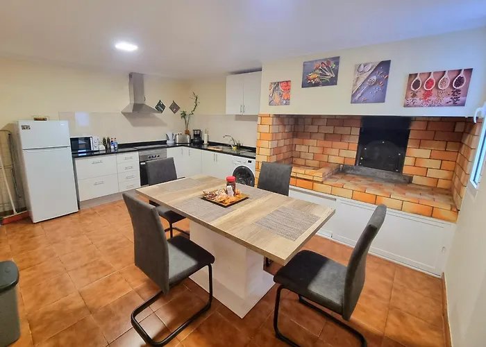 בית נופש Near Levadas And Pico Ruivo, Madeira Getaway With Terrace Views סנטנה
